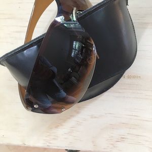 Gucci sunglasses. Like new.